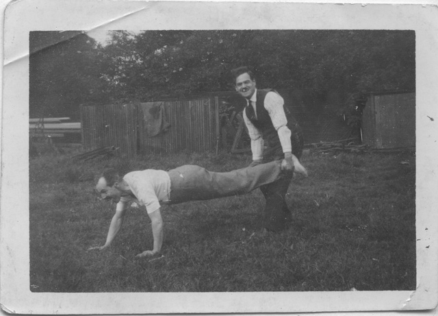 Elvezio Lucca nel Club di ginnasti a Londra