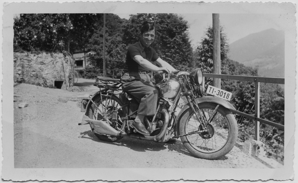 Remo Canonica in motocicletta a Treggia