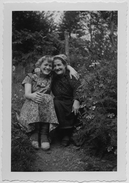 Donne in posa a Roveredo