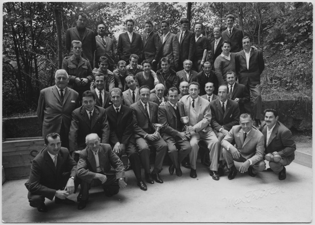 Bocciofila in posa con coppe