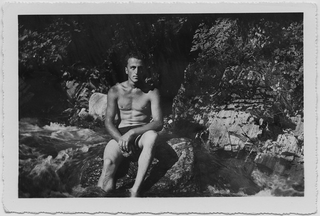 Ritratto di ragazzo al fiume