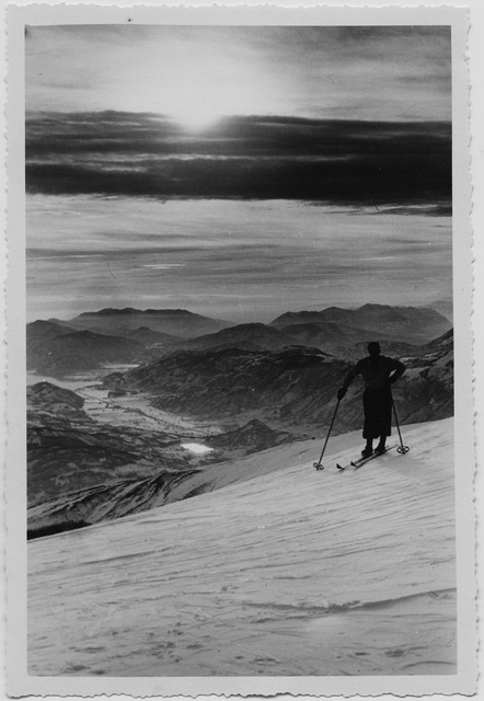 Sciatore sulle pendici del Monte Bar