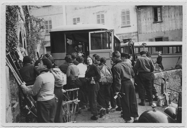 Sciatori a Bidogno in partenza per il Monte Bar