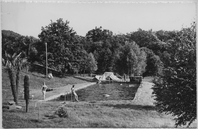 Veduta della piscina del campeggio Parco al Sole a Ponte Capriasca