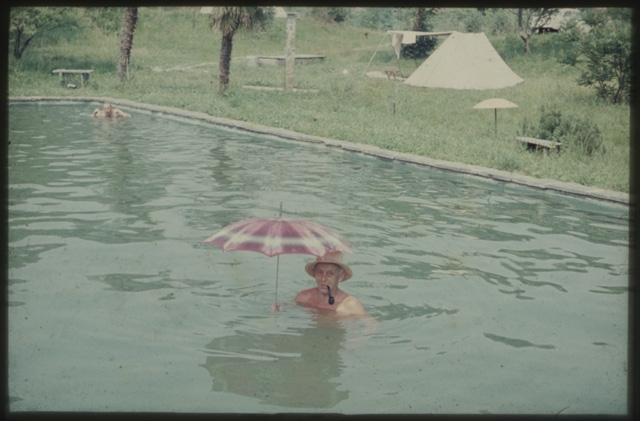 Curt Meyer in piscina al campeggio Parco al Sole a Ponte Capriasca