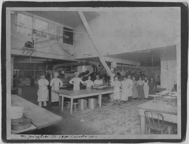 Cuochi nella cucina di un ristorante a Springfield