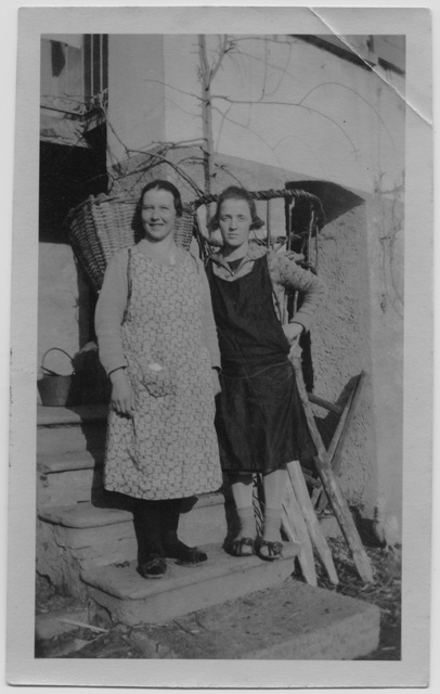 Ragazze con la gerla a Bidogno