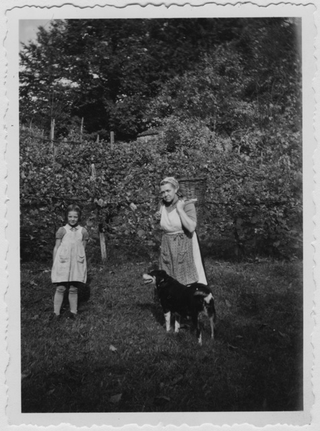 Anna Maria e Emma Morosoli in un vigneto a Redo del Bà