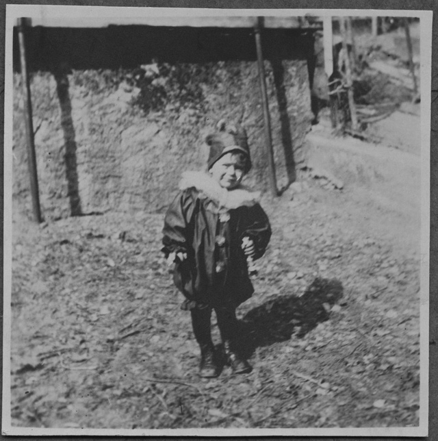 Bambino con il vestito di carnevale