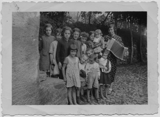 Gruppetto con fisarmonica a Vaglio