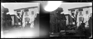 Gruppetto in piazza a (?)