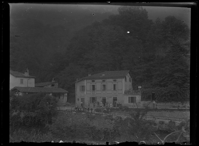 Veduta del grotto Alpe Bolla a Cossio