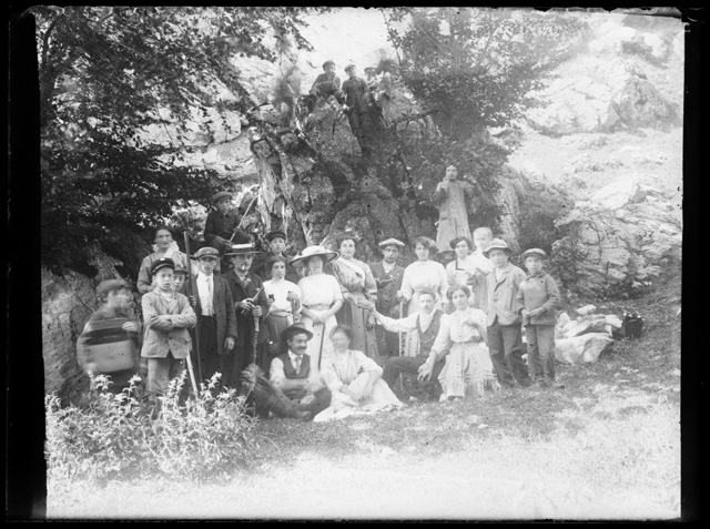 Gruppo in gita in posa