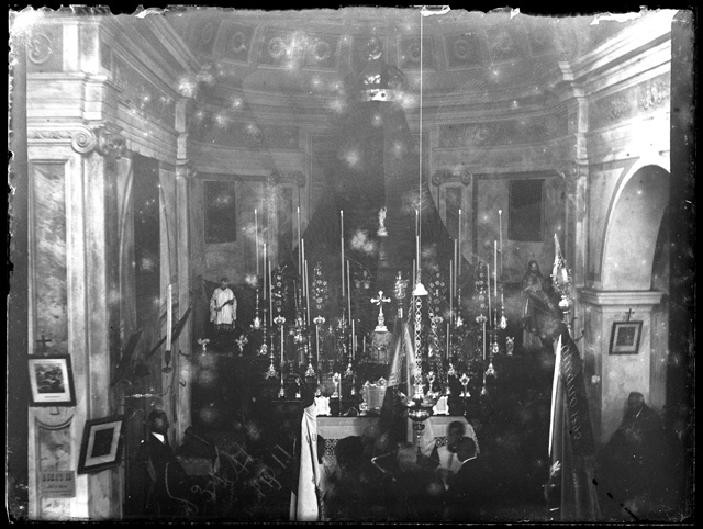 Funzione religiosa nella chiesa di (?)