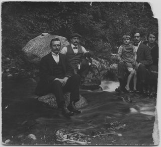 Gruppo in posa sul fiume Cassarate