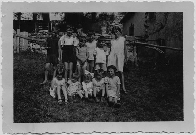 Ragazzi in posa a Condra