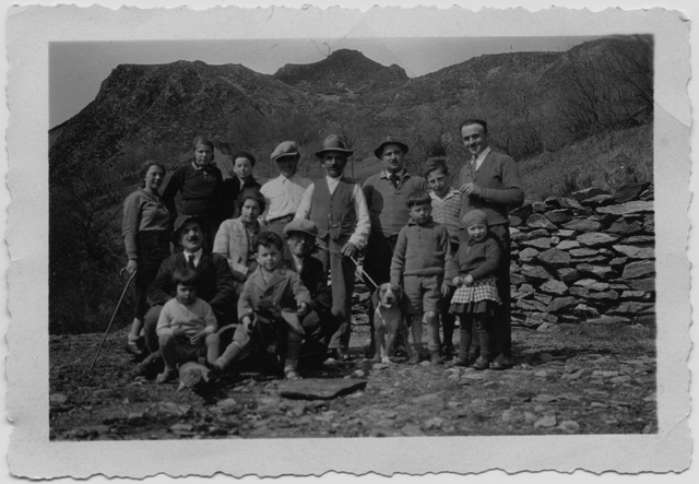 Famiglia Antonini in posa a Condra