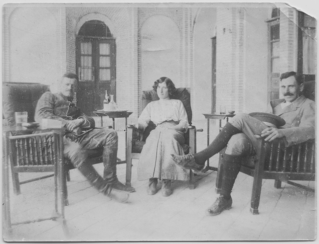 Armida Fraschina Antonini con due uomini a Sultanabad