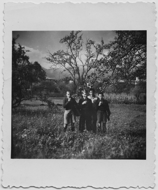 Bambini in un prato a Sala Capriasca