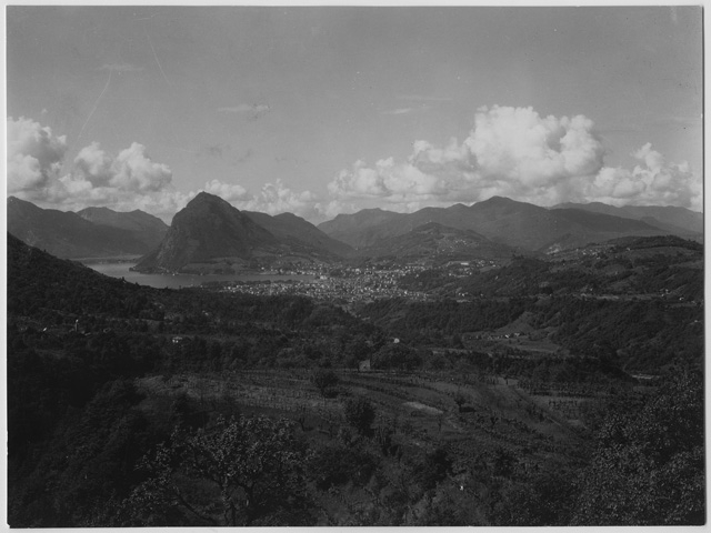 Veduta della campagna di Dino con il golfo del Ceresio