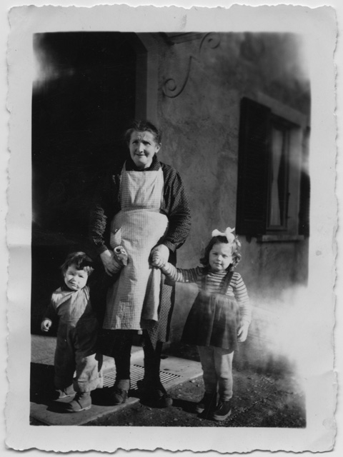 Teresina e Fernanda Storni con un bambino a Canobbio