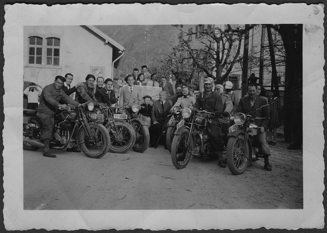 Membri del Motoclub Tesserete in posa