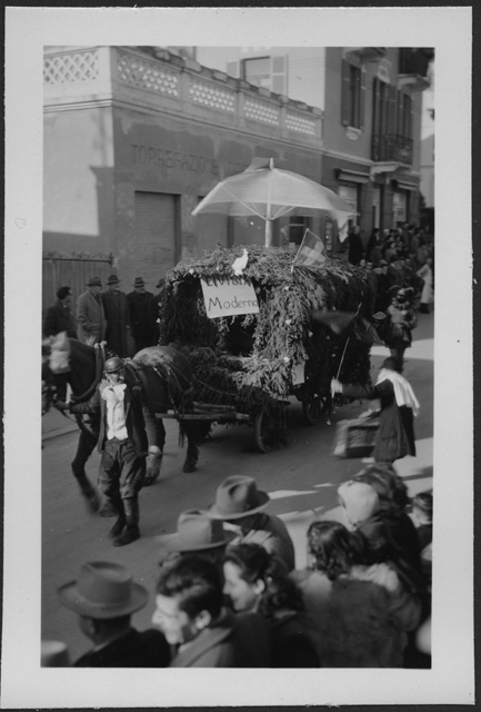 Sfilata di un carro di carnevale