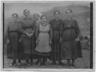 Donne in posa a San Lucio