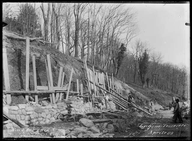 Cantiere per la posa dei binari della ferrovia Lugano-Tesserete