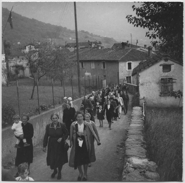 Passaggio di una processione a (?)