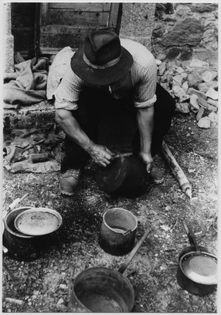 Magnano al lavoro in piazza a Cagiallo | Magnano al lavoro a Cagiallo