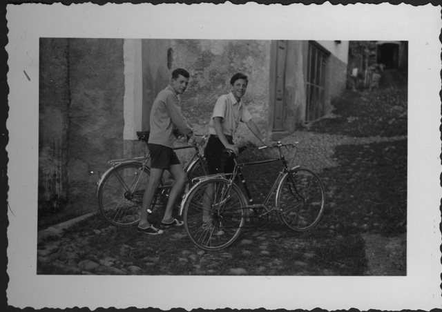 Ragazzi in bicicletta a Sala