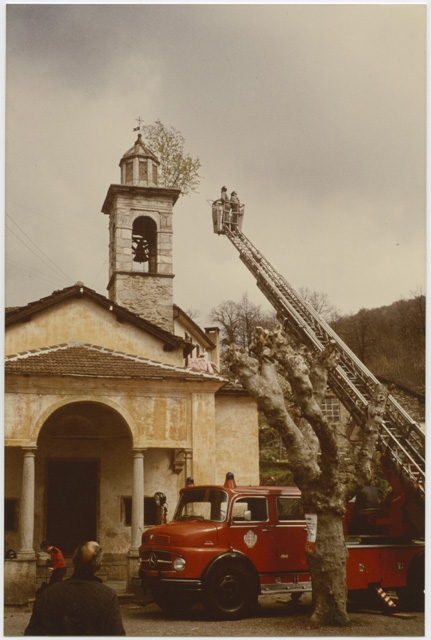 Intervento dei pompieri sul campanile dell'oratorio di Santa Lucia a Cagiallo
