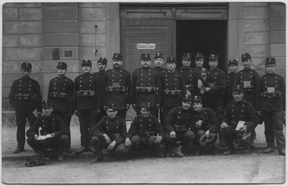 Compagnia di soldati in posa