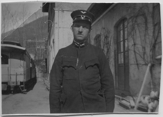 Capostazione Giuseppe Quadri in posa a Tesserete