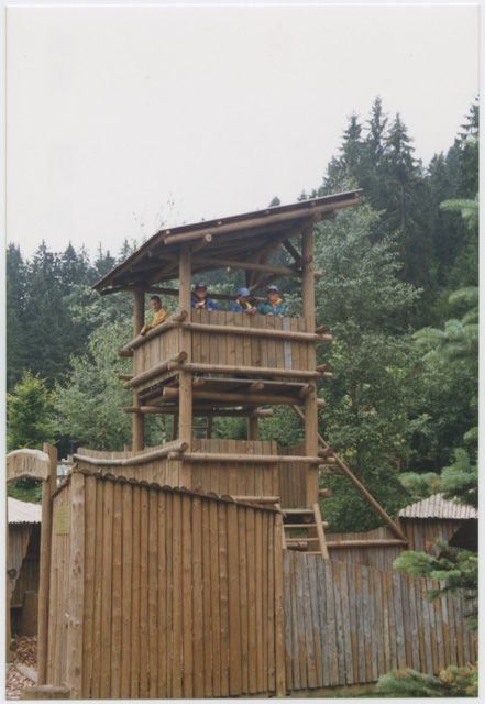 Torre di vedetta al campo estivo del gruppo Lupetti a (?)