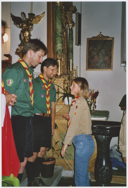 Momento del giuramento Scout al campo estivo a (?)