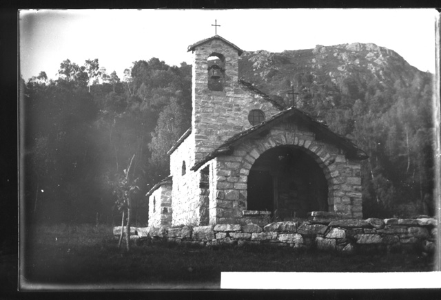 Veduta dell'oratorio di Gola di Lago