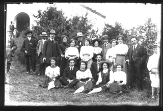 Gruppo in posa all'oratorio di San Bernardo a Comano