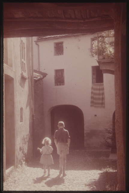 Due bambini nel nucleo di Vaglio