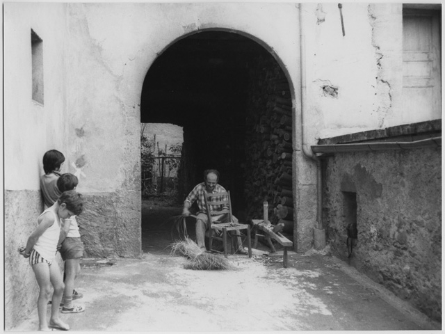 Seggiolaio al lavoro