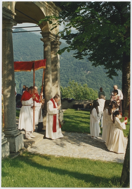 Processione del Corpus Domini a Bidogno