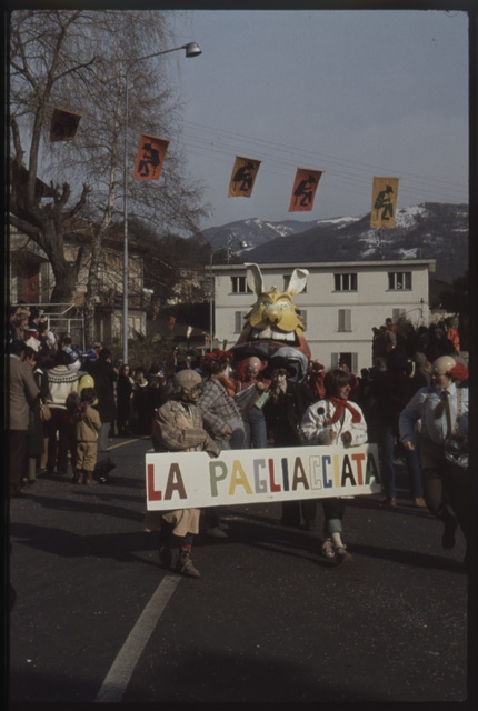 Sfilata dei carri al carnevale di Tesserete