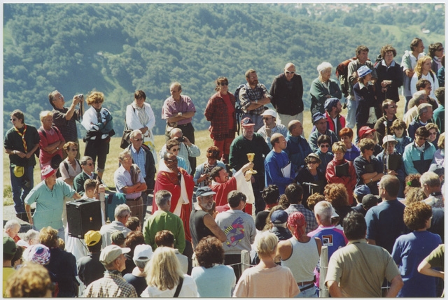 Funzione religiosa alla Sassèra in occasione dell'inaugurazione della nuova croce