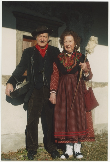 Coppia in abiti valcollini a Sonvico