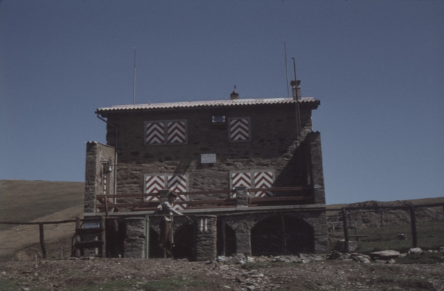 Veduta della Capanna del Monte Bar