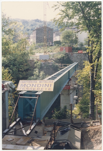 Edificazione della passerella tra Lugaggia e Sarone da parte della ditta Mondini