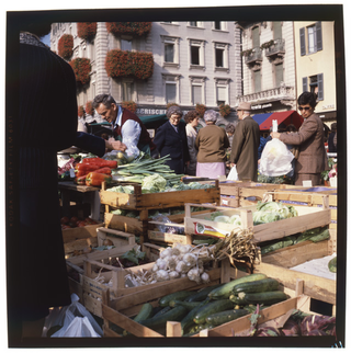 Mercato in piazza Riforma a Lugano