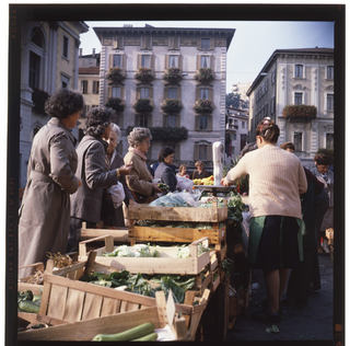 Mercato in piazza Riforma a Lugano