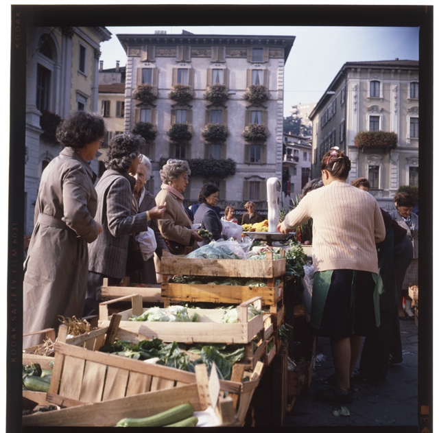 Mercato in piazza Riforma a Lugano